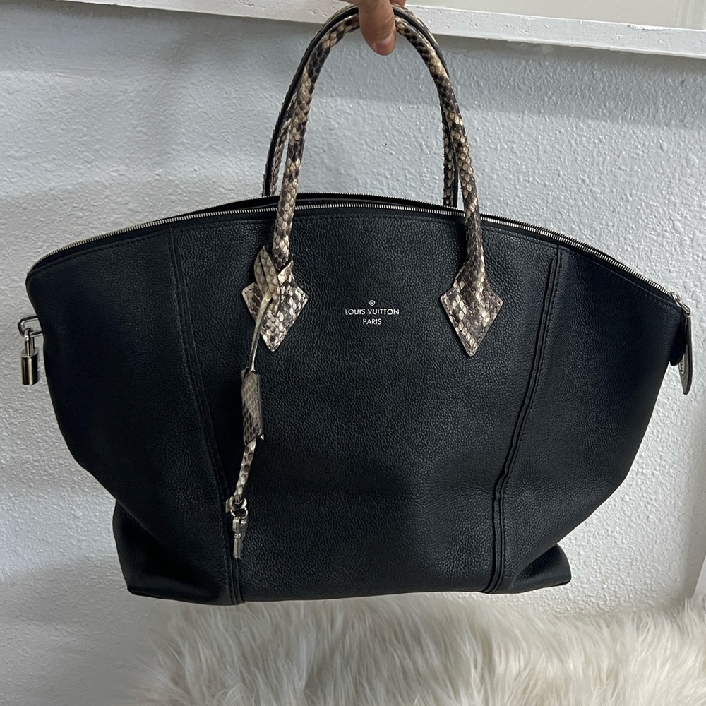 Lock it ZIPPER CLOSURE leather  Louis Vuitton bag